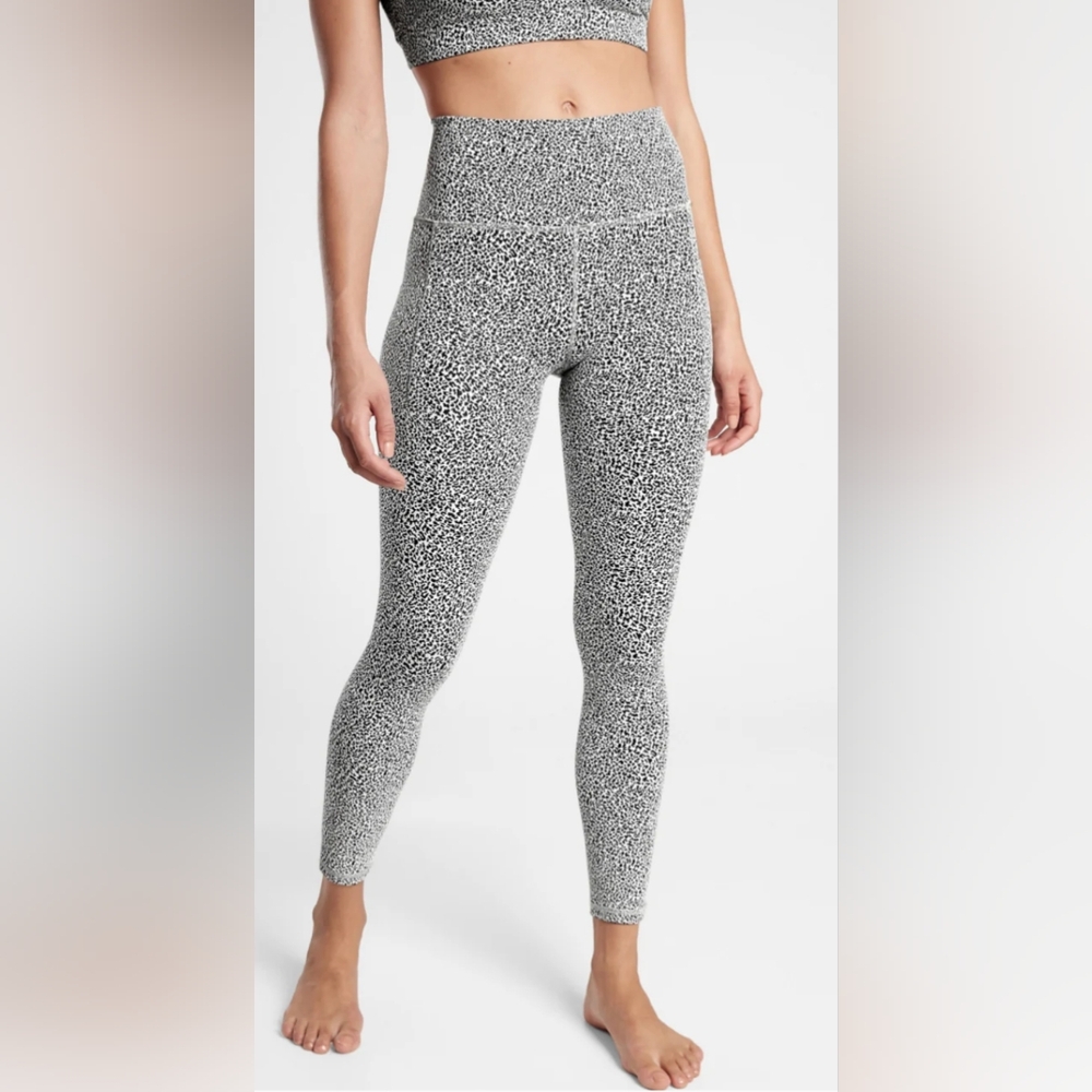 Athleta Salutation Stash II Textured Tight